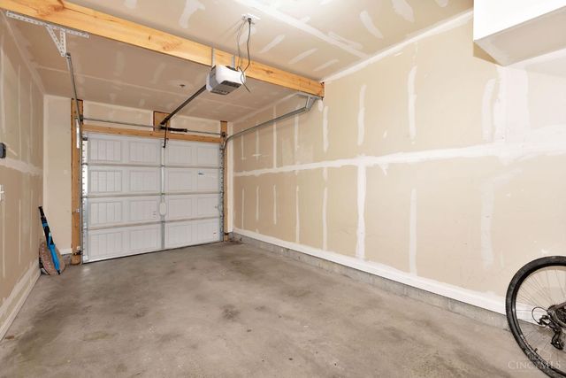 37 Old Pond Road, Springboro, OH 45066
