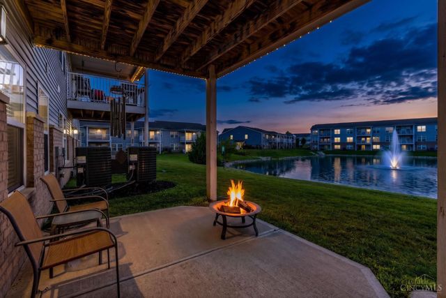37 Old Pond Road, Springboro, OH 45066