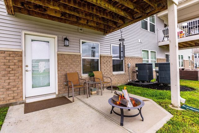 37 Old Pond Road, Springboro, OH 45066