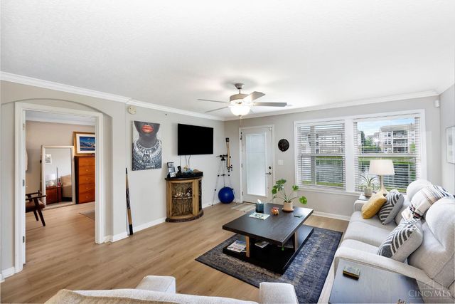 37 Old Pond Road, Springboro, OH 45066