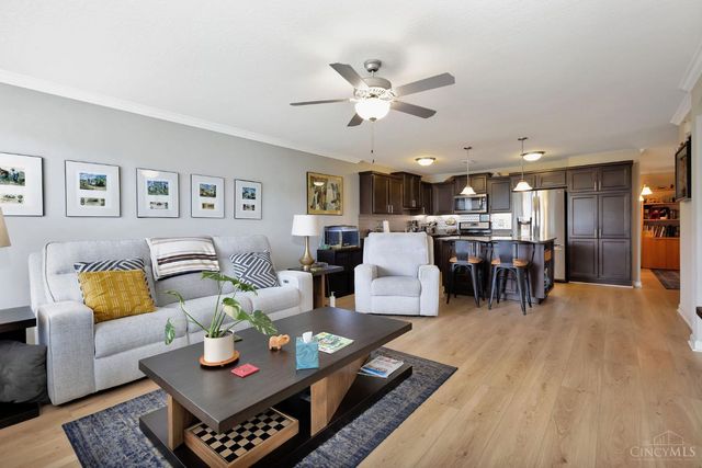 37 Old Pond Road, Springboro, OH 45066