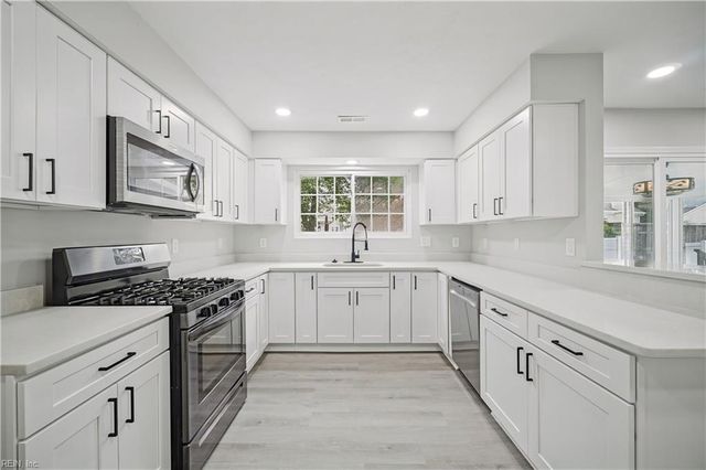 1848 Chestwood DR, Virginia Beach, VA 23453