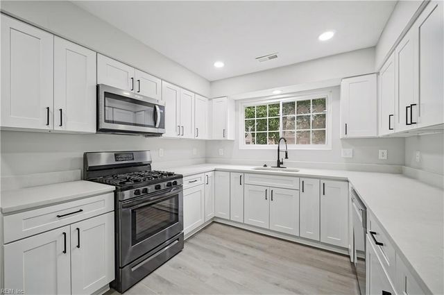 1848 Chestwood DR, Virginia Beach, VA 23453