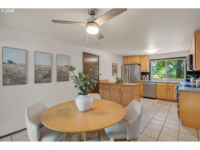 2834 WARREN St, Eugene, OR 97405