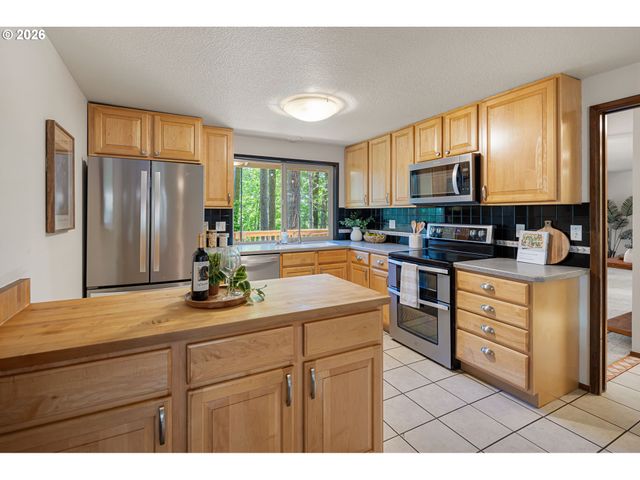 2834 WARREN St, Eugene, OR 97405