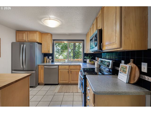 2834 WARREN St, Eugene, OR 97405