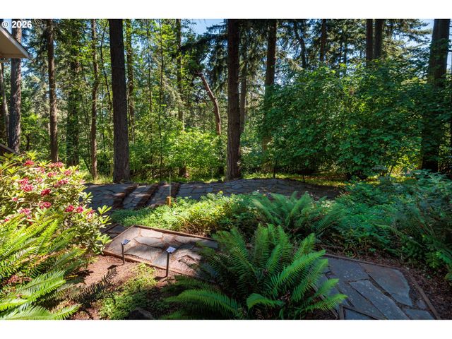 2834 WARREN St, Eugene, OR 97405