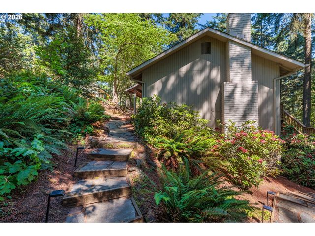 2834 WARREN St, Eugene, OR 97405
