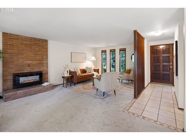 2834 WARREN St, Eugene, OR 97405