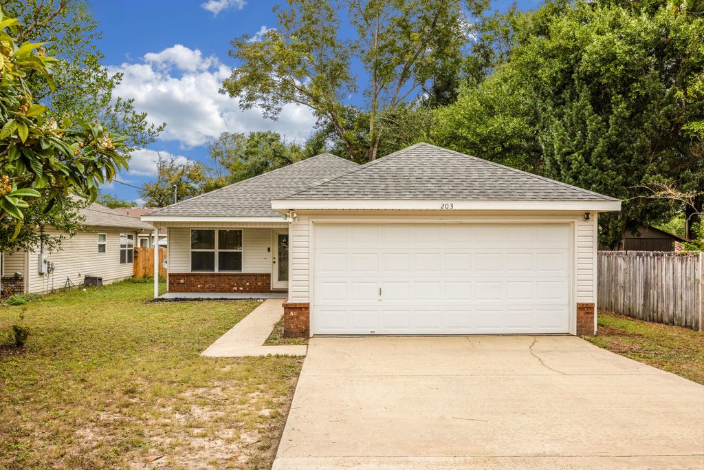 203 8th Avenue, Crestview, FL 32536