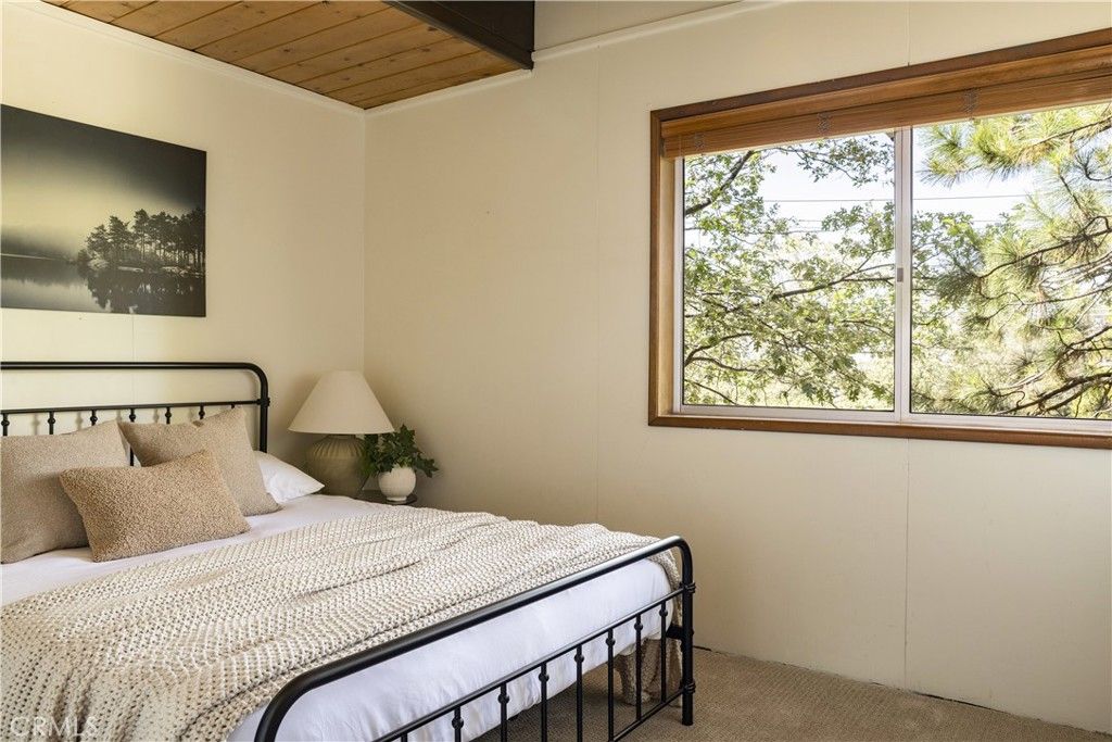 Image 17 of property listing at 1255 Yukon Drive, Lake Arrowhead, CA 92352