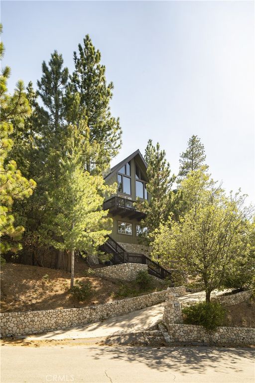 Image 2 of property listing at 1255 Yukon Drive, Lake Arrowhead, CA 92352