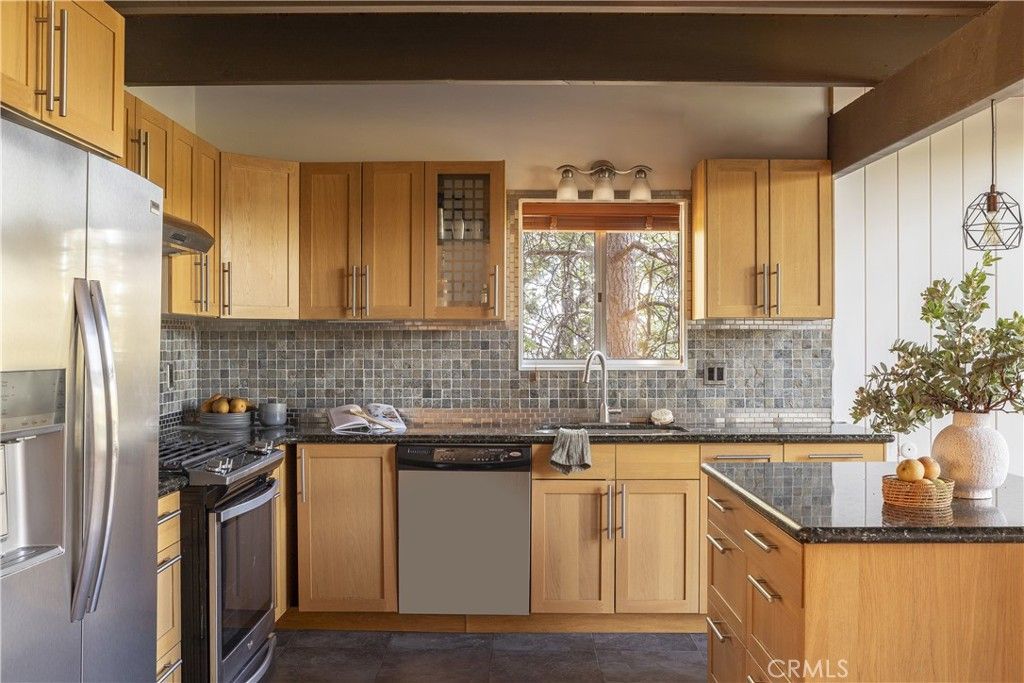 Image 8 of property listing at 1255 Yukon Drive, Lake Arrowhead, CA 92352