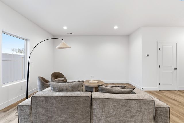 7423 Grapevine Ct, West Richland, WA 99353