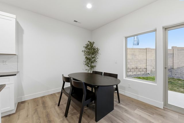 7423 Grapevine Ct, West Richland, WA 99353