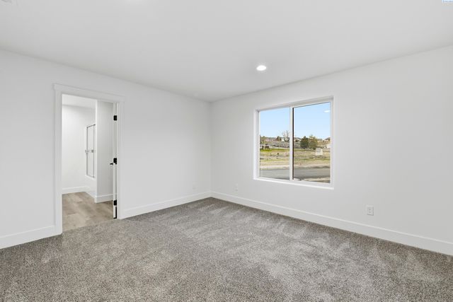 7423 Grapevine Ct, West Richland, WA 99353