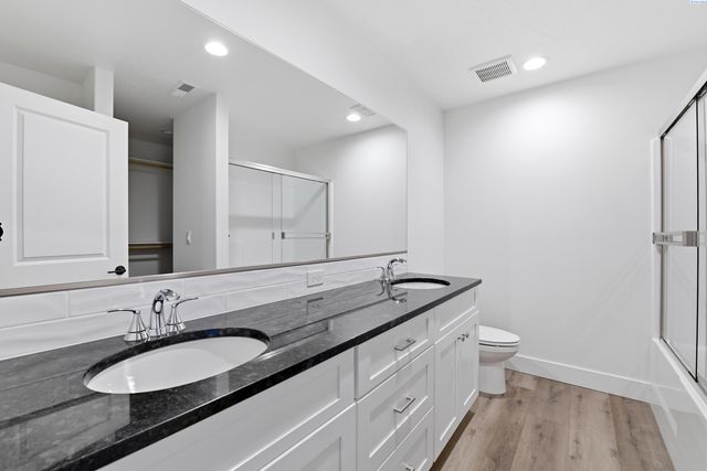 7423 Grapevine Ct, West Richland, WA 99353