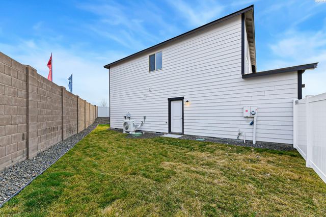 7423 Grapevine Ct, West Richland, WA 99353