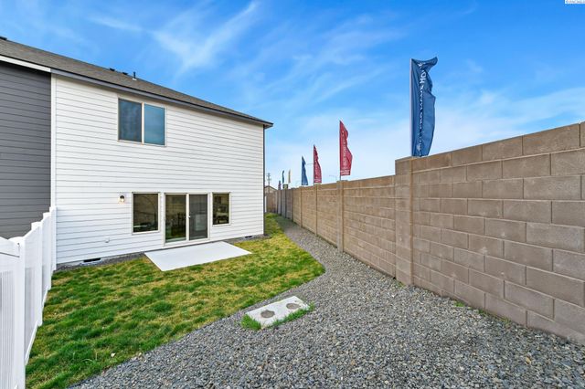 7423 Grapevine Ct, West Richland, WA 99353