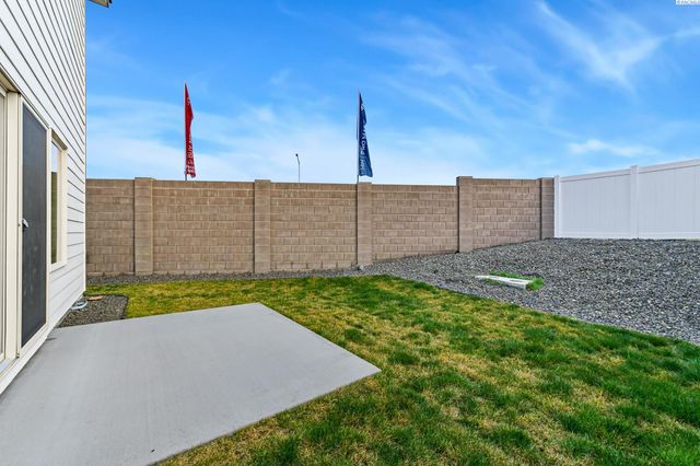 7423 Grapevine Ct, West Richland, WA 99353