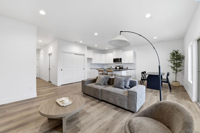 7423 Grapevine Ct, West Richland, WA 99353