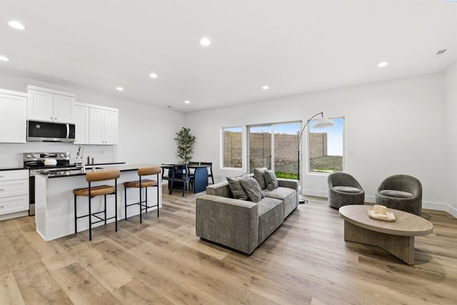 7423 Grapevine Ct, West Richland, WA 99353