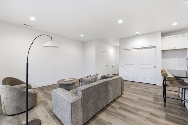 7423 Grapevine Ct, West Richland, WA 99353