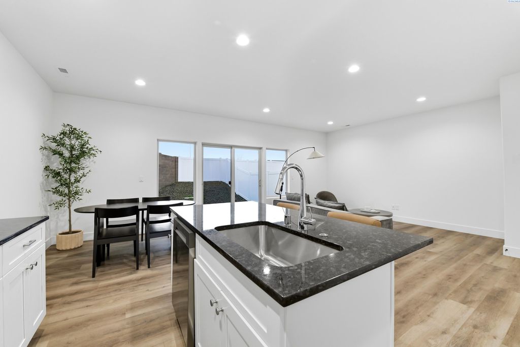 7423 Grapevine Ct, West Richland, WA 99353