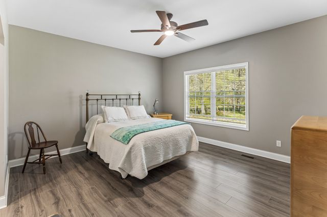 109 Duke Rd, Dickson, TN 37055