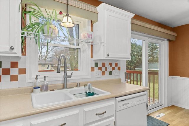 5602 Glenway Street, Mcfarland, WI 53558