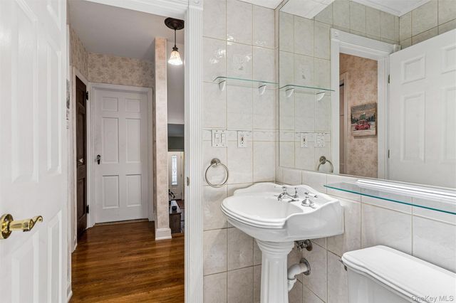 9 Clinton Street, Elmont, NY 11003