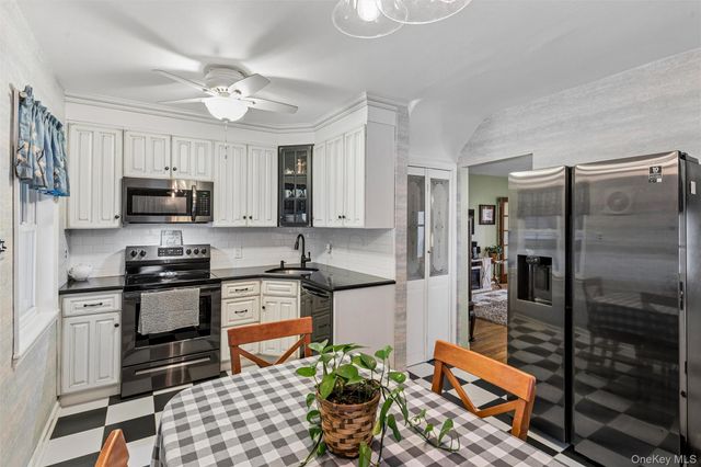 9 Clinton Street, Elmont, NY 11003