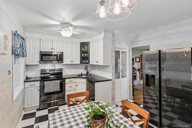 9 Clinton Street, Elmont, NY 11003