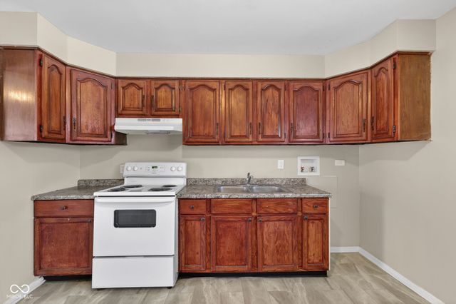 9819 Bishop Court, Indianapolis, IN 46235