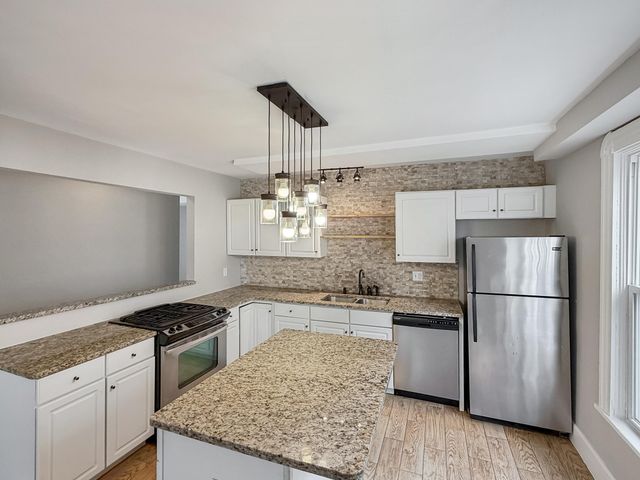 2725 Dupont Avenue S, Minneapolis, MN 55408