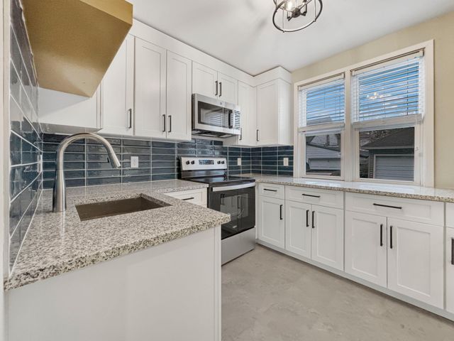 2725 Dupont Avenue S, Minneapolis, MN 55408