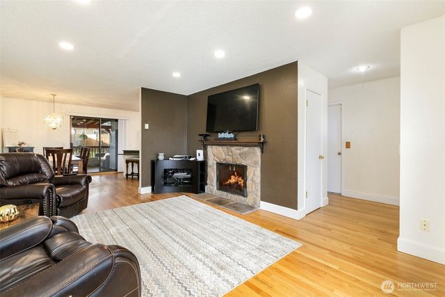 4003 NE 6th Court, Renton, WA 98056