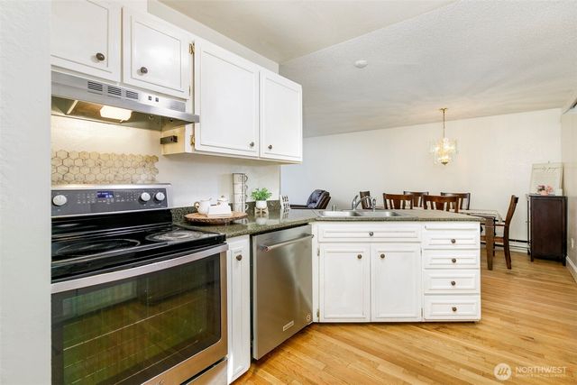 4003 NE 6th Court, Renton, WA 98056