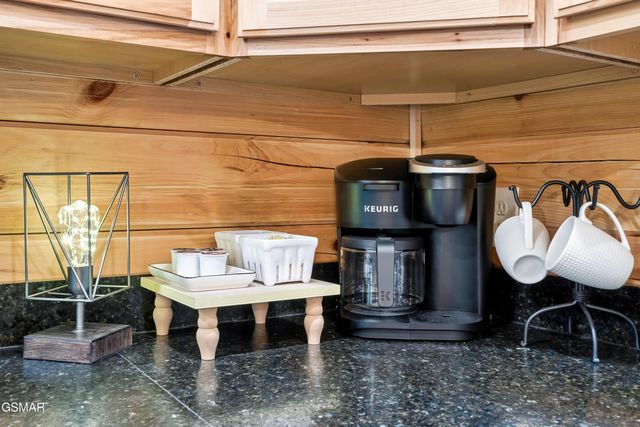 1637 Misty Hollow Way, Gatlinburg, TN 37738