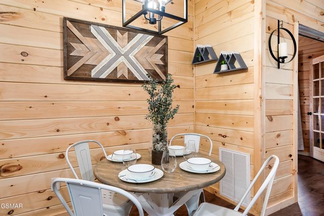 1637 Misty Hollow Way, Gatlinburg, TN 37738