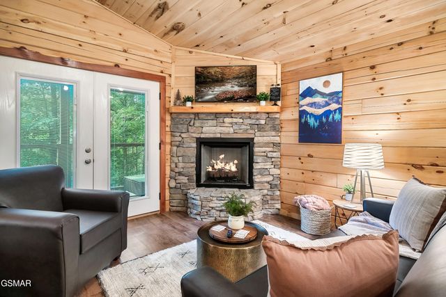 1637 Misty Hollow Way, Gatlinburg, TN 37738