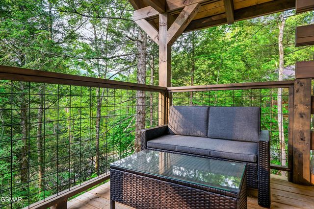 1637 Misty Hollow Way, Gatlinburg, TN 37738