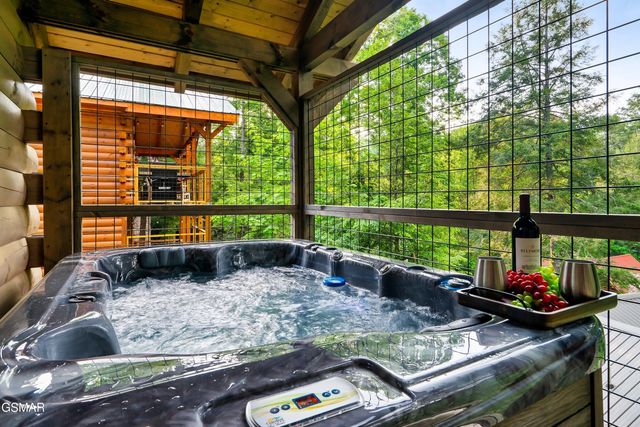 1637 Misty Hollow Way, Gatlinburg, TN 37738