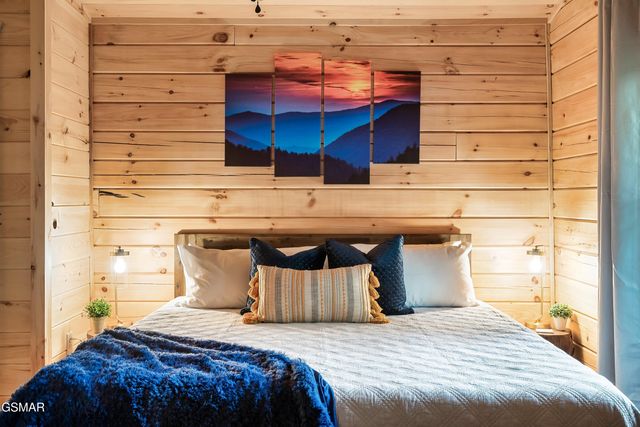 1637 Misty Hollow Way, Gatlinburg, TN 37738