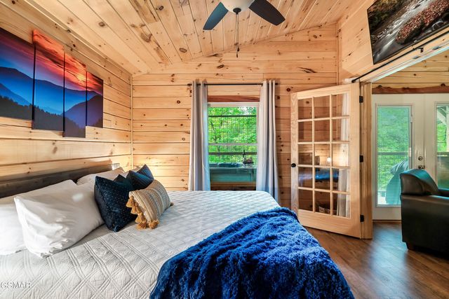 1637 Misty Hollow Way, Gatlinburg, TN 37738