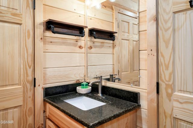 1637 Misty Hollow Way, Gatlinburg, TN 37738