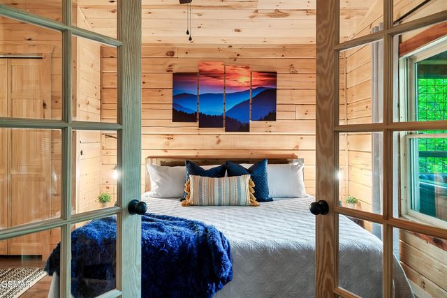 1637 Misty Hollow Way, Gatlinburg, TN 37738