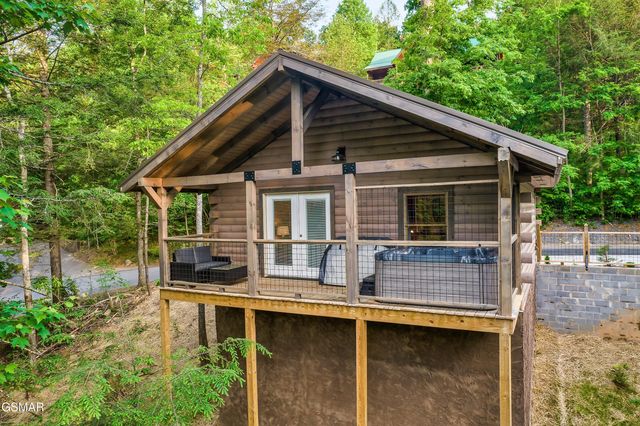 1637 Misty Hollow Way, Gatlinburg, TN 37738