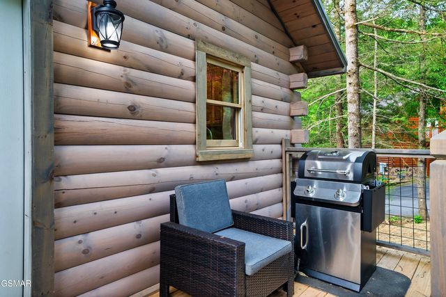 1637 Misty Hollow Way, Gatlinburg, TN 37738