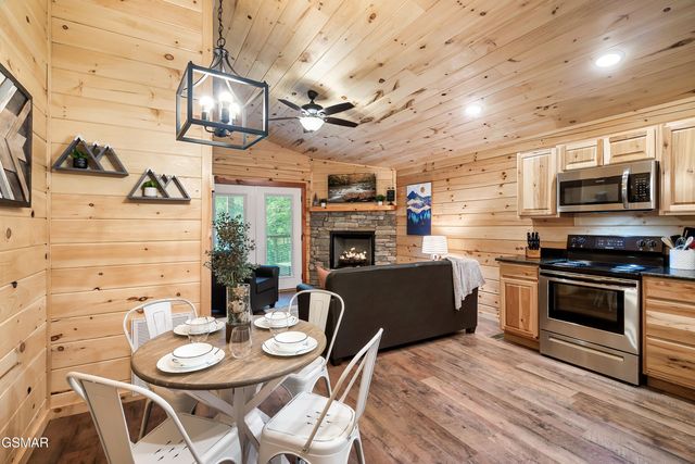 1637 Misty Hollow Way, Gatlinburg, TN 37738